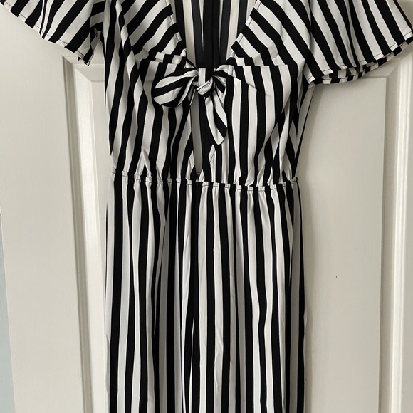 Black and white Striped jumpsuit - Picture 3 of 10